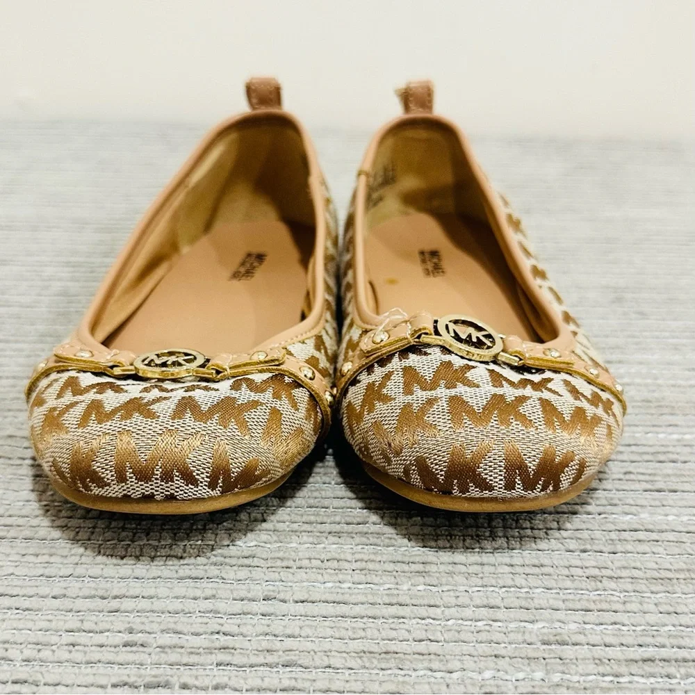 Michael Kors Fatima Ballet Flats Slip On Shoes Tan Monogram Size 3‎